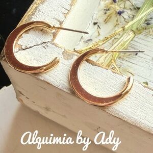 Alquimia | Crescent Hoops in Estate Gold (Hypoallergenic)